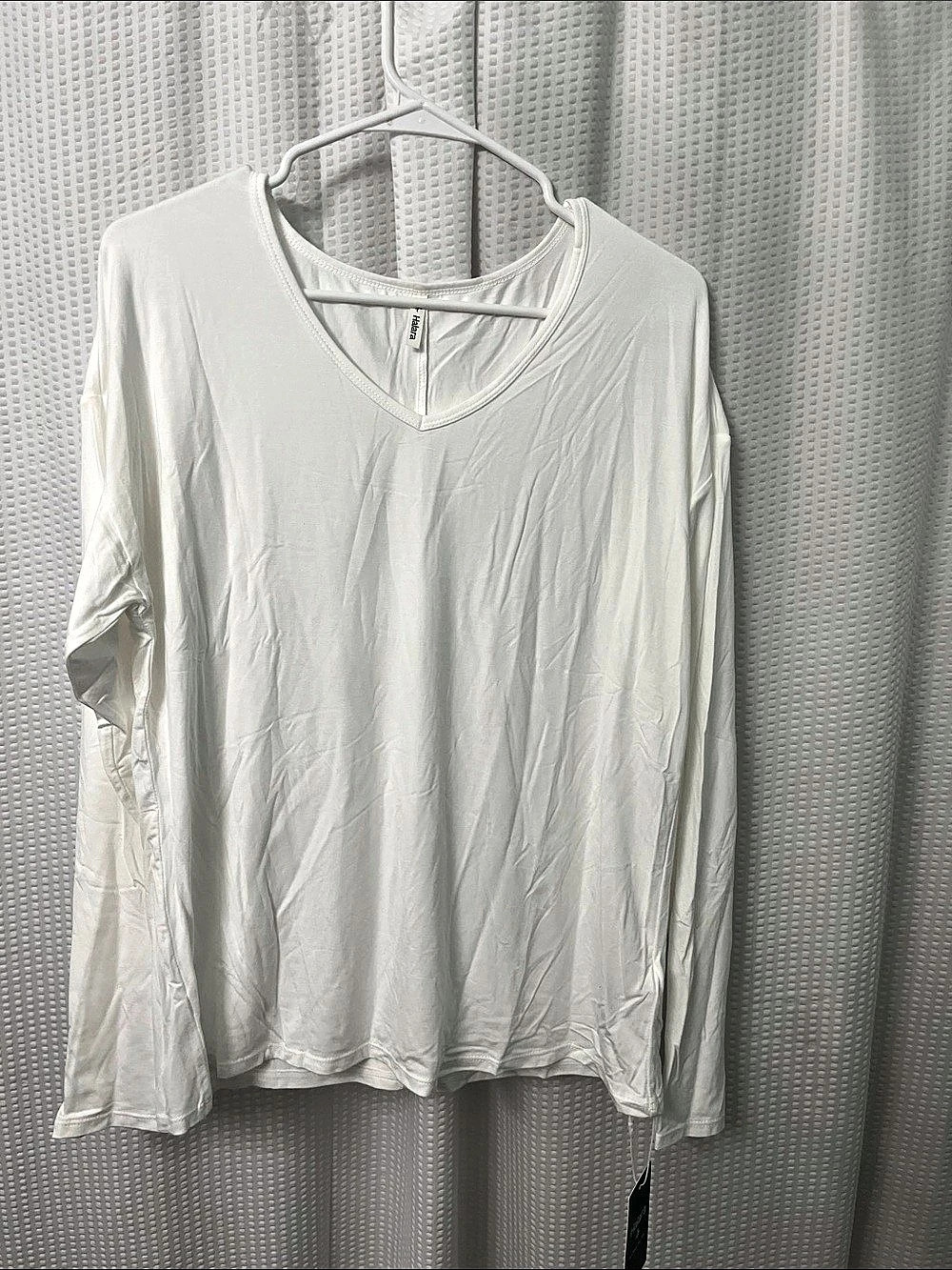 Halara Long Sleeve V-Neck Top in White Size Medium NWT